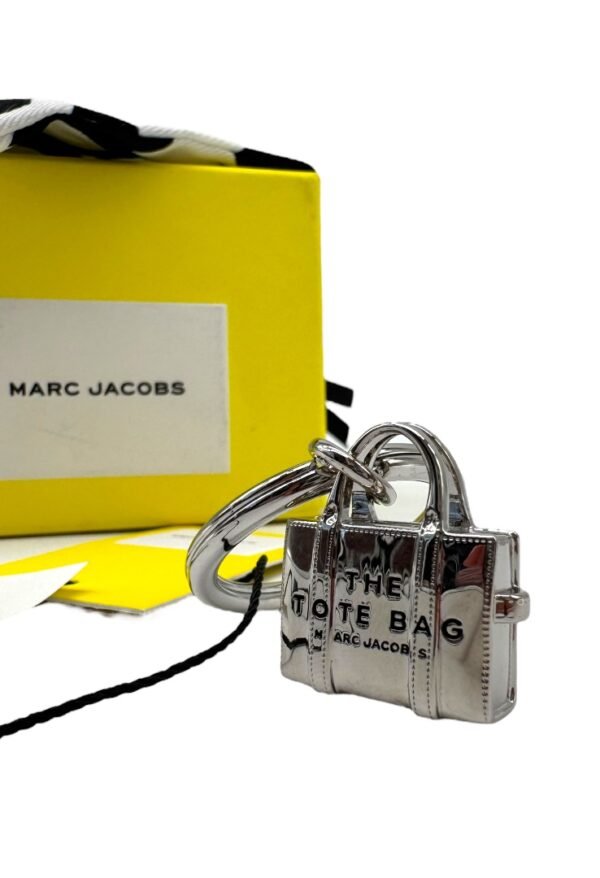 MAR JACOBS - KEYCHAIN SILVER TOTE BAG